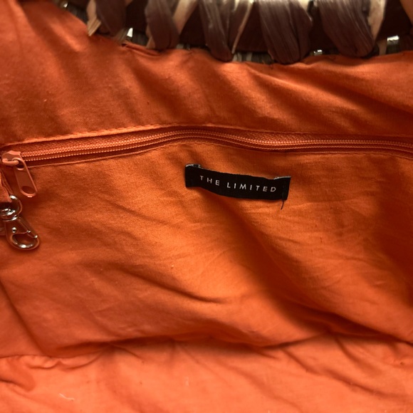 The Limited Elegant Woven Straw Bag with Wooden Handles. Brown and orange. - Picture 4 of 7